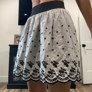 Black and grey floral embroidered skirt 🖤